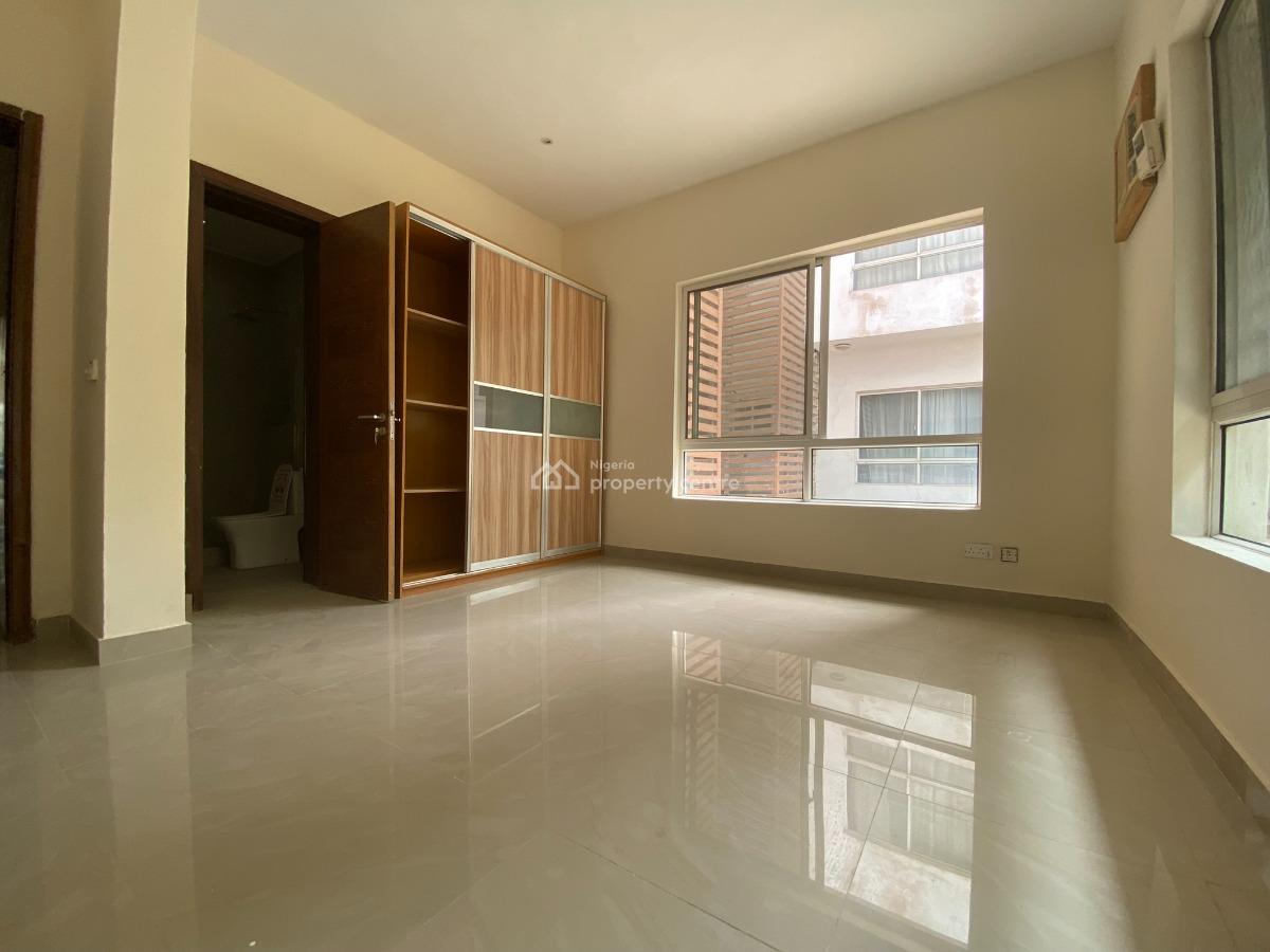 Direct Brief 3 Bedroom Flat with B.q Waterfront Property, 3rd Avenue, Banana Island, Ikoyi, Lagos, Flat / Apartment for Rent