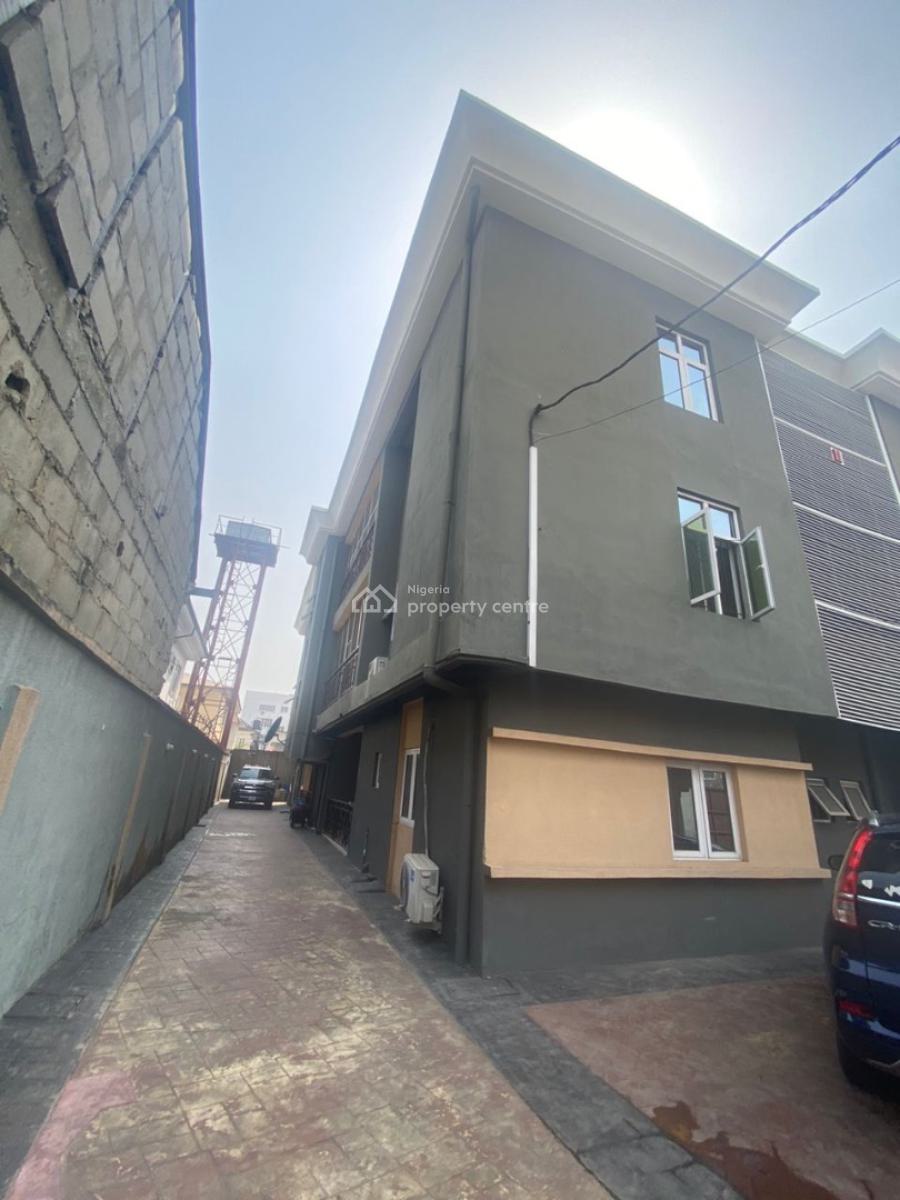 Spacious 3 Bedroom Flat, Chevy View, Lekki, Lagos, Flat / Apartment for Rent