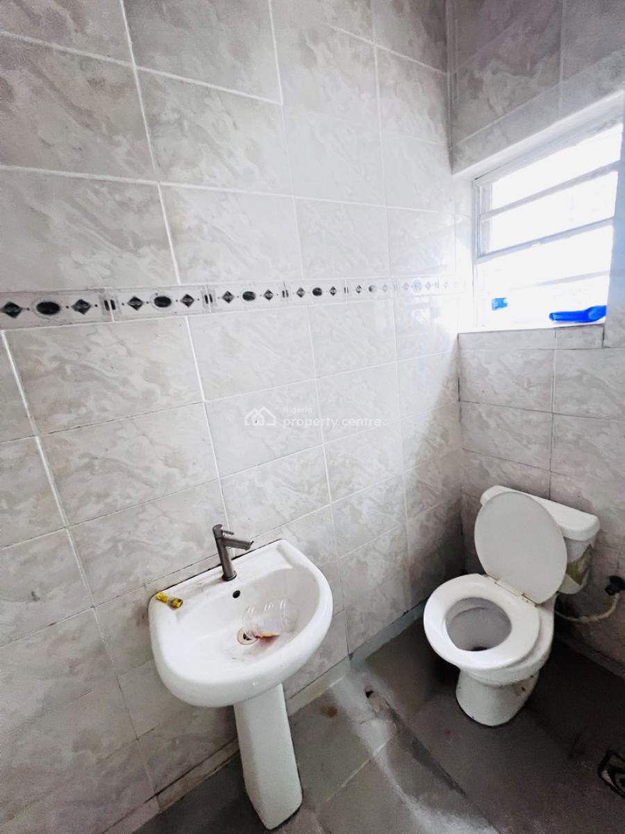 Well Maintained 3 Bedroom Flat, Orchid Road, Lekki, Lagos, Flat / Apartment for Rent