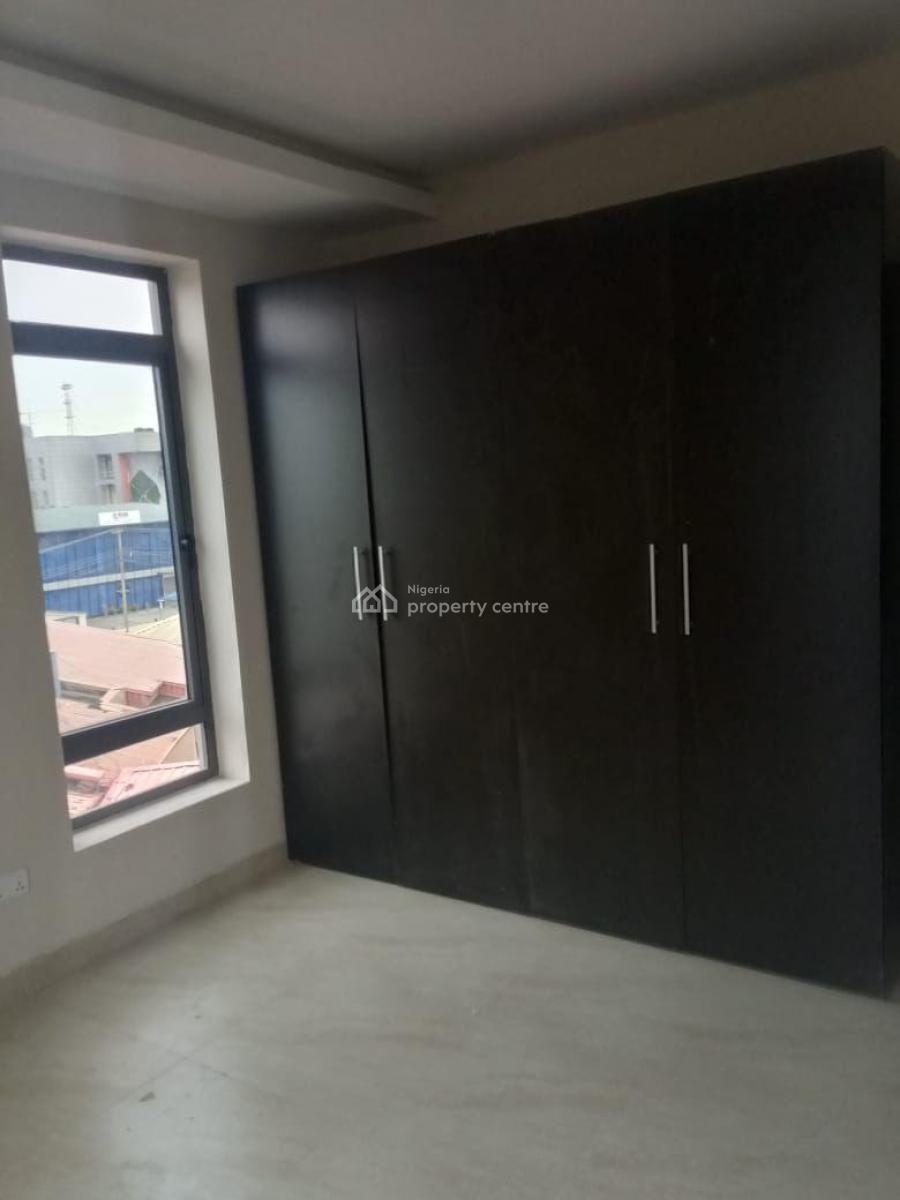 Well Built 3-bedroom Apartment with Bq, Off Bisola Durosimi Etti, Lekki Phase 1, Lekki, Lagos, Flat / Apartment for Sale