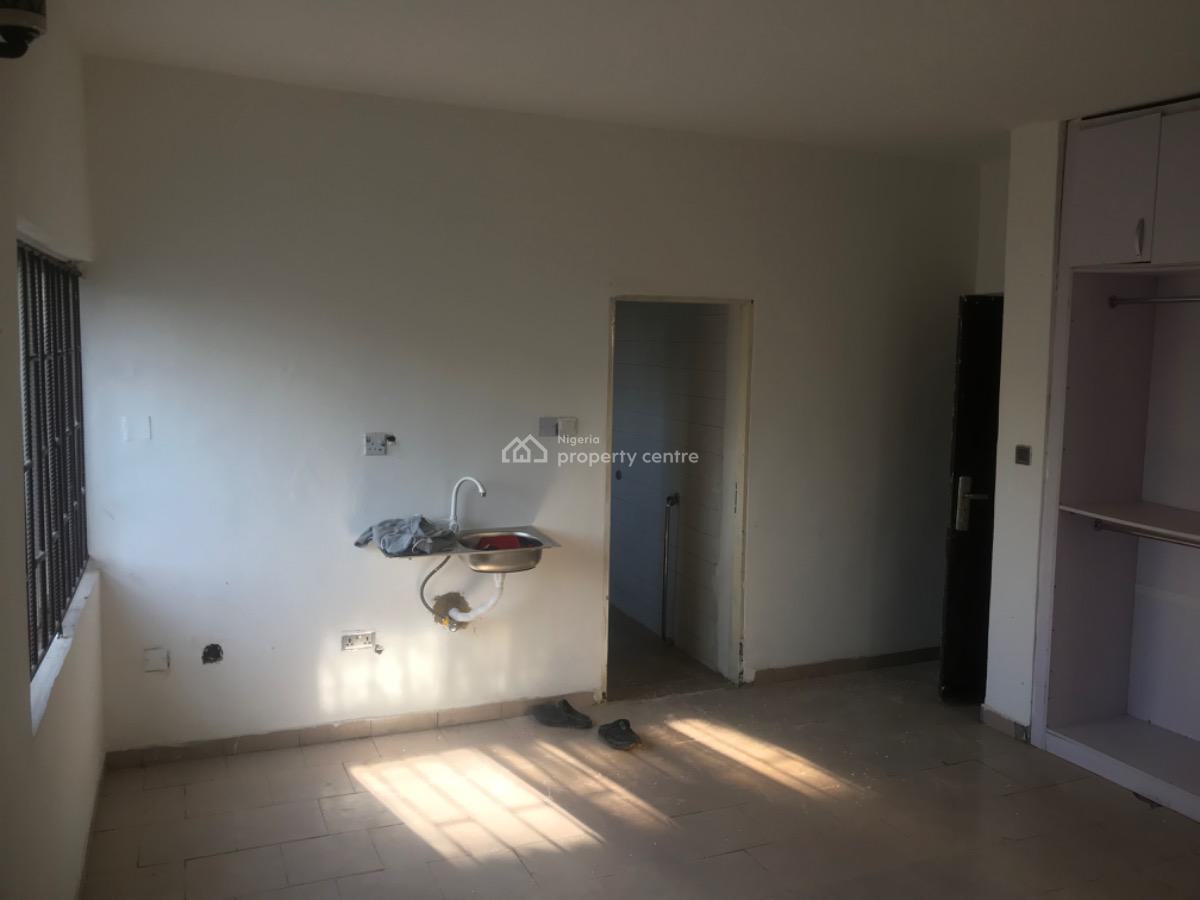 Spacious Sublet Self Contain Apartment, 3rd Avenue, Gwarinpa, Abuja, Self Contain (single Rooms) for Rent