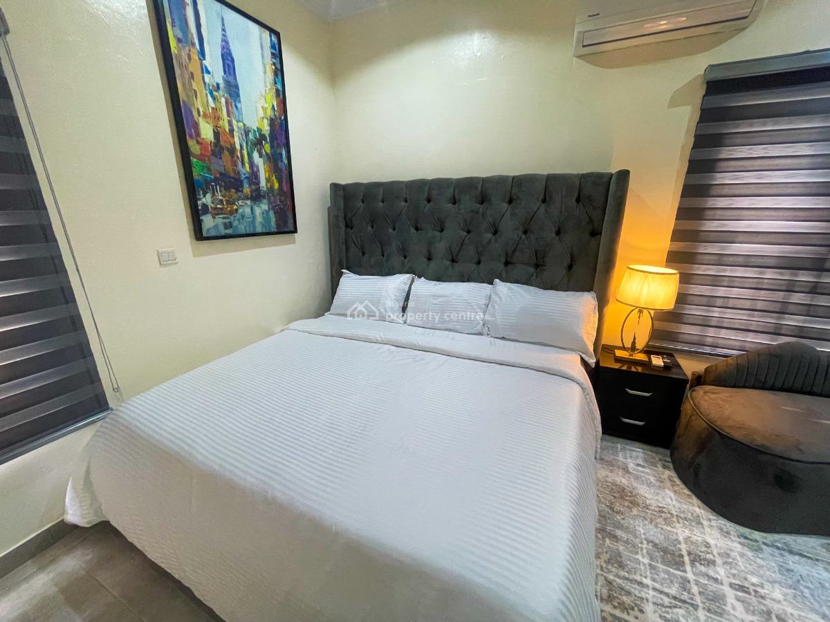 Spacious 2 Bedrooms Airbnb Apartment with Modern Facilities, Victory Estate, Ago Palace, Isolo, Lagos, Flat / Apartment Short Let