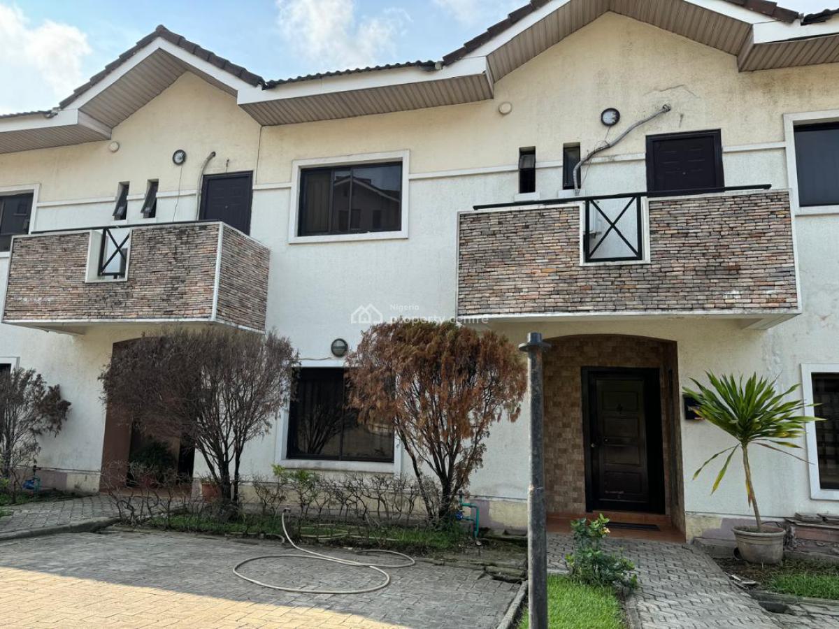 4 Bedroom Terraced Duplex with a Room Bq, Adekunle, Yaba, Lagos, Terraced Duplex for Sale