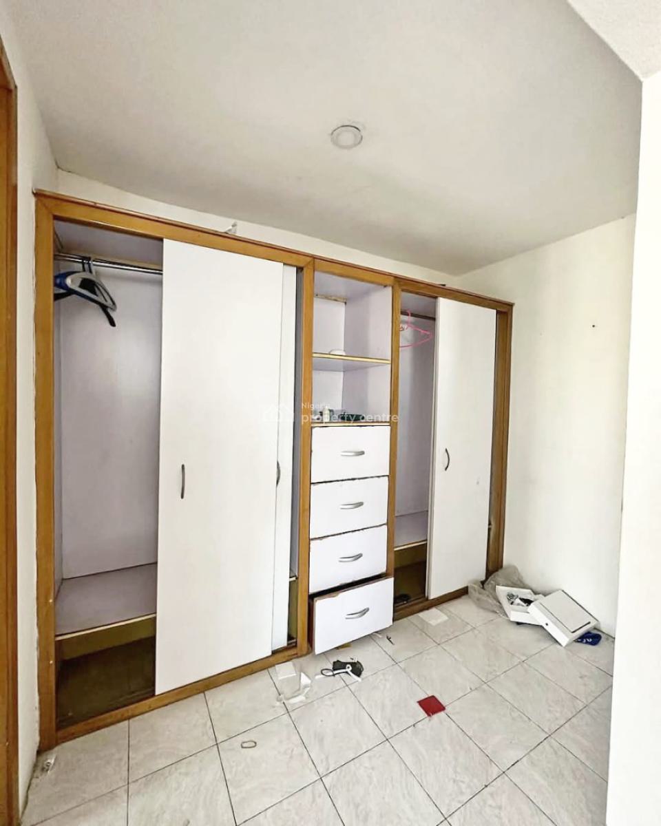 Spacious 4 Bedrooms + Bq, Lekki Phase 1, Lekki, Lagos, Office Space for Rent