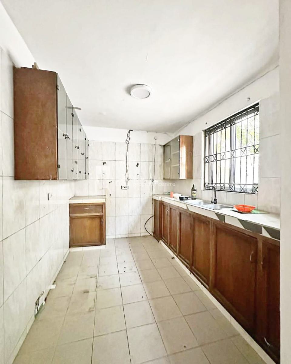 Spacious 4 Bedrooms + Bq, Lekki Phase 1, Lekki, Lagos, Office Space for Rent