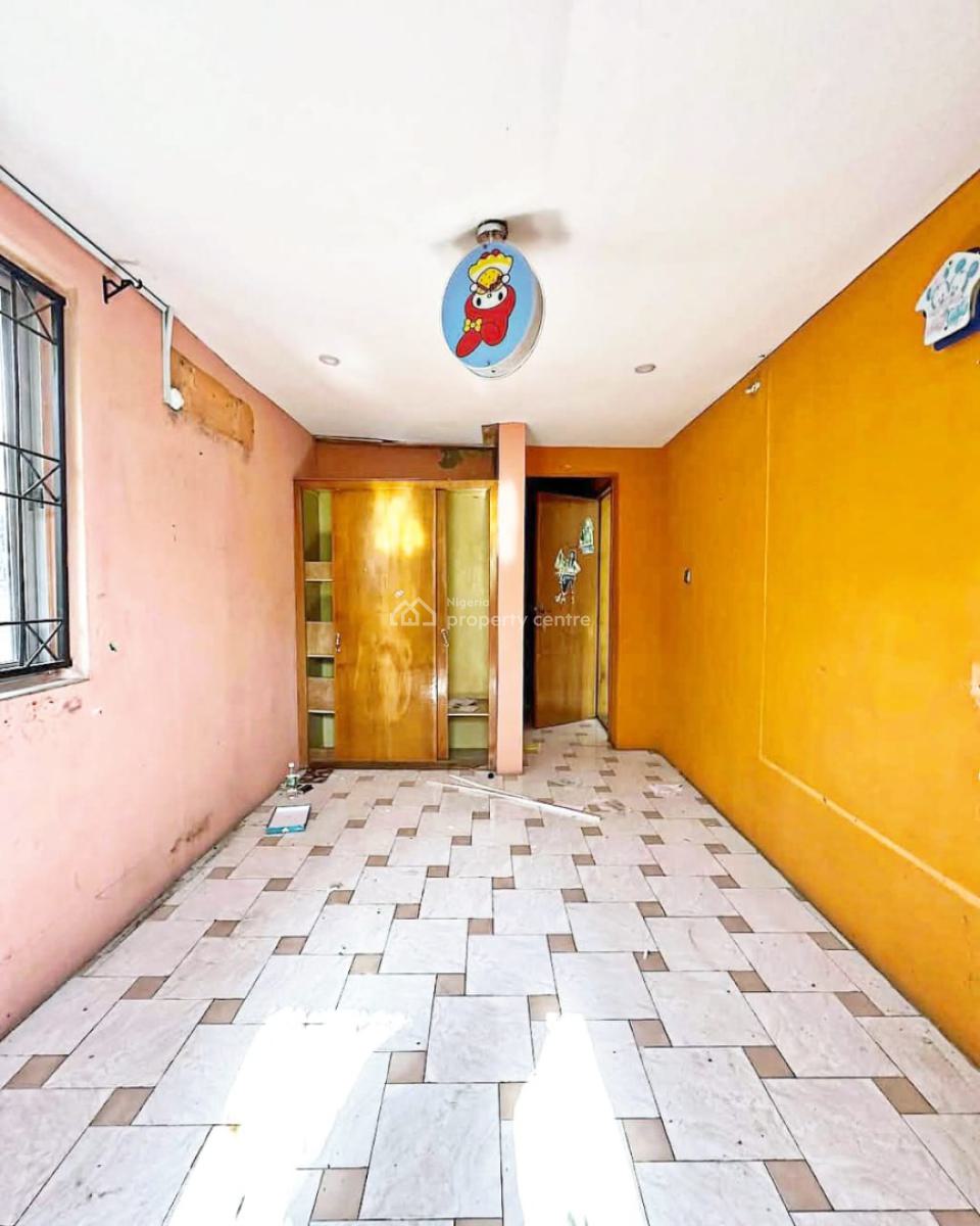 Spacious 4 Bedrooms + Bq, Lekki Phase 1, Lekki, Lagos, Office Space for Rent