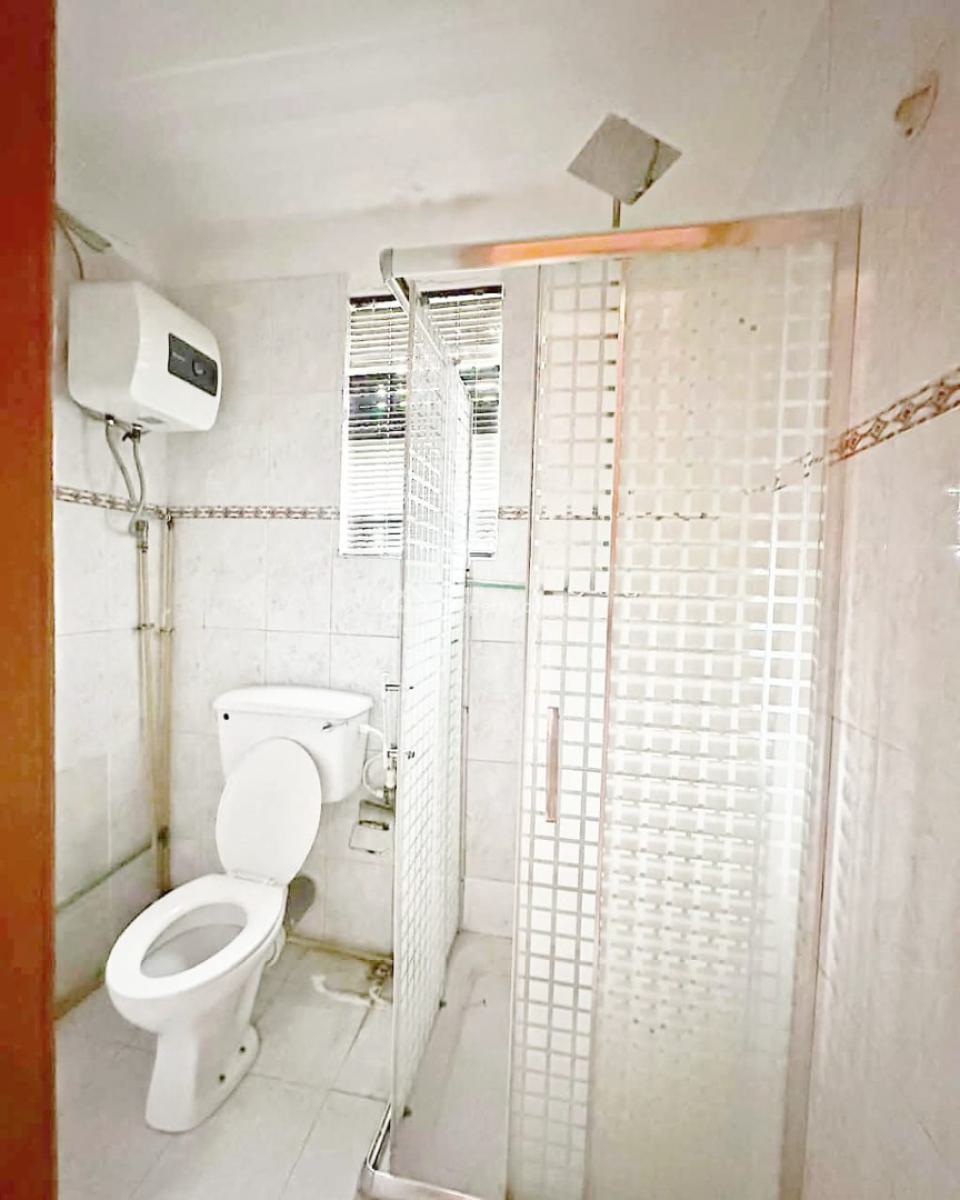 Spacious 4 Bedrooms + Bq, Lekki Phase 1, Lekki, Lagos, Office Space for Rent