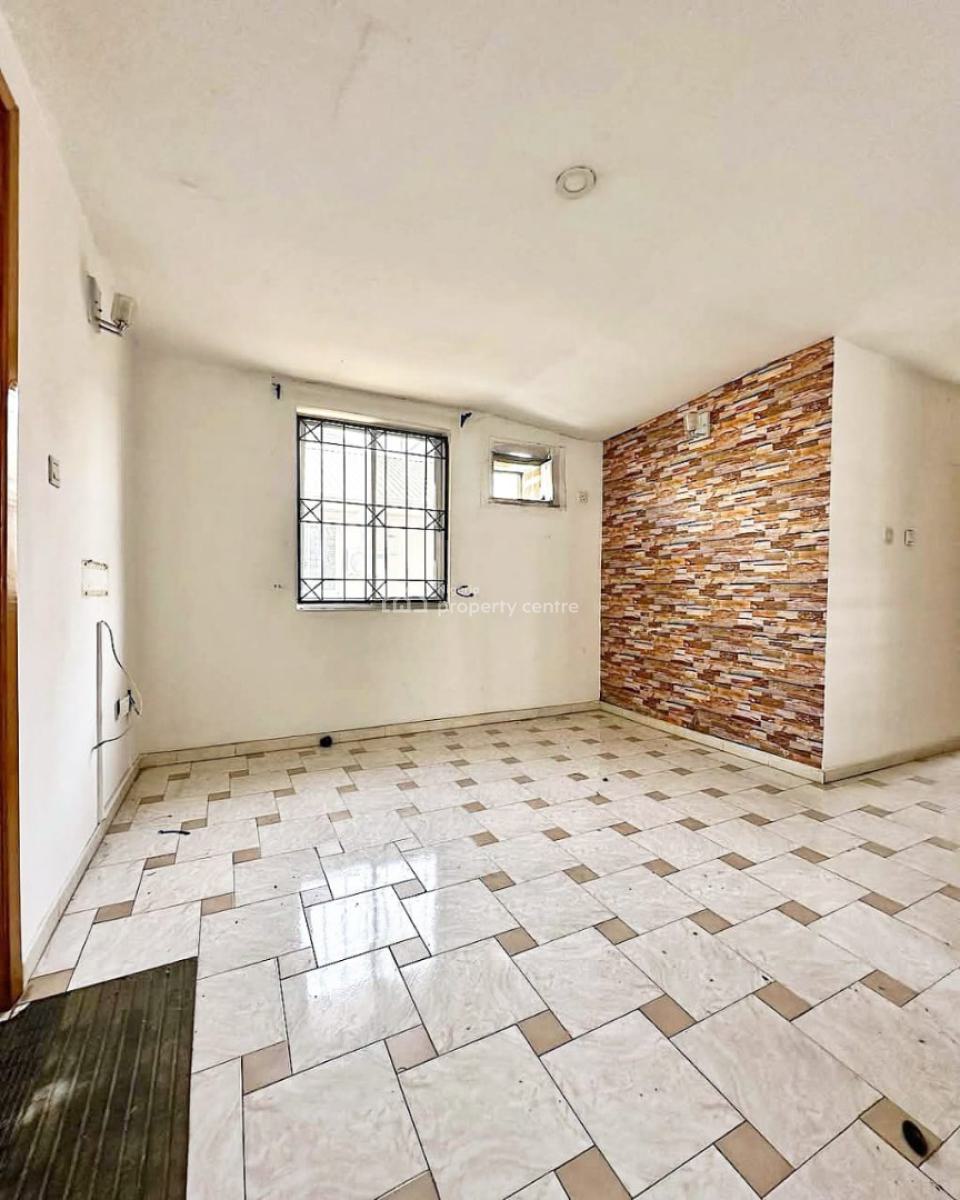 Spacious 4 Bedrooms + Bq, Lekki Phase 1, Lekki, Lagos, Office Space for Rent