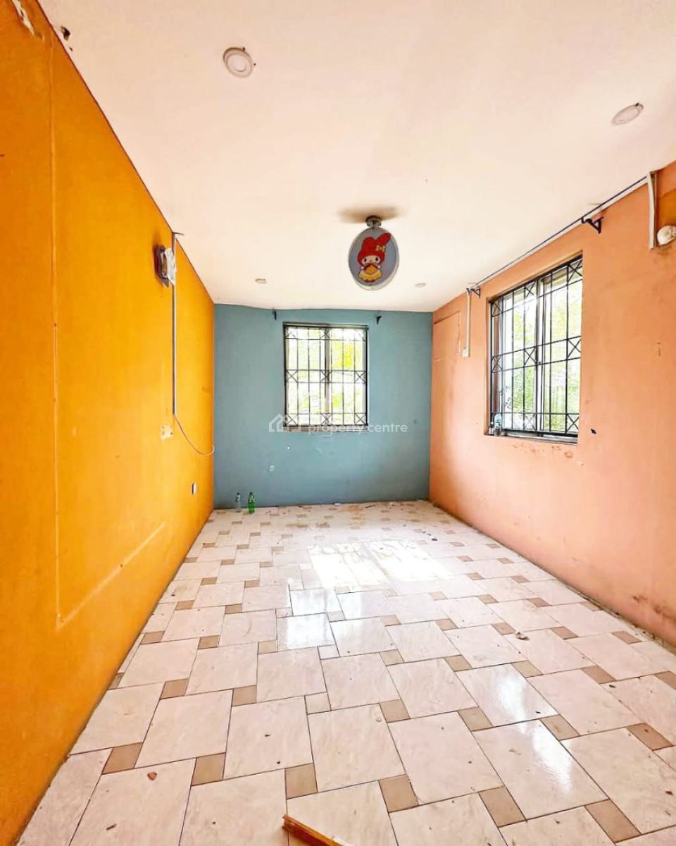 Spacious 4 Bedrooms + Bq, Lekki Phase 1, Lekki, Lagos, Office Space for Rent