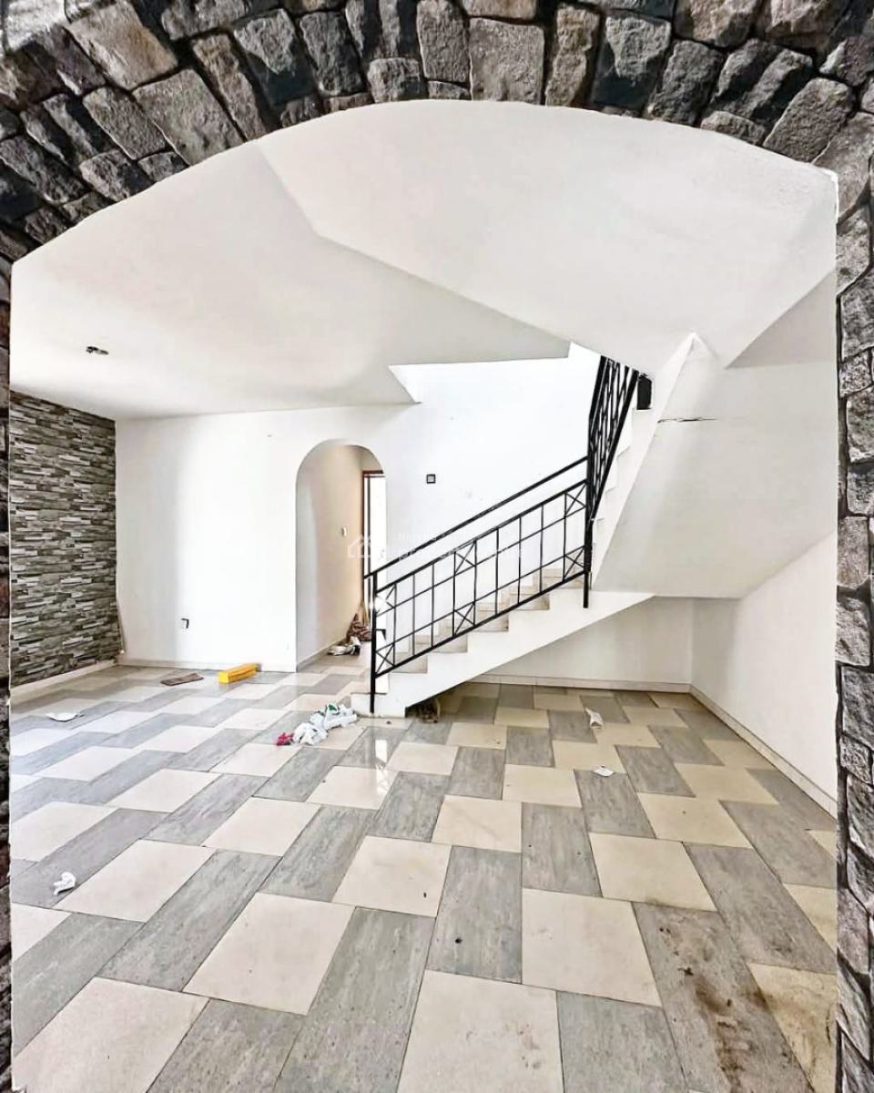 Spacious 4 Bedrooms + Bq, Lekki Phase 1, Lekki, Lagos, Office Space for Rent