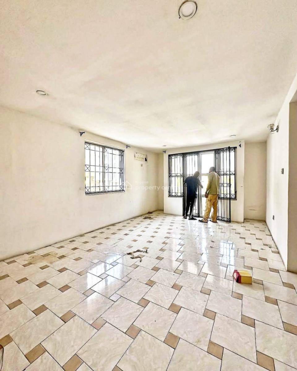 Spacious 4 Bedrooms + Bq, Lekki Phase 1, Lekki, Lagos, Office Space for Rent