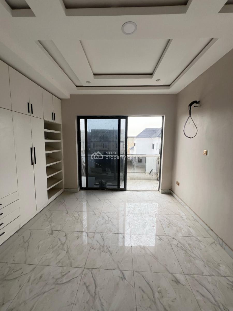 a Spacious 2 Bedroom Apartment with Kitchen & Elevator, Lekki Phase 1, Lekki, Lagos, Flat / Apartment for Sale