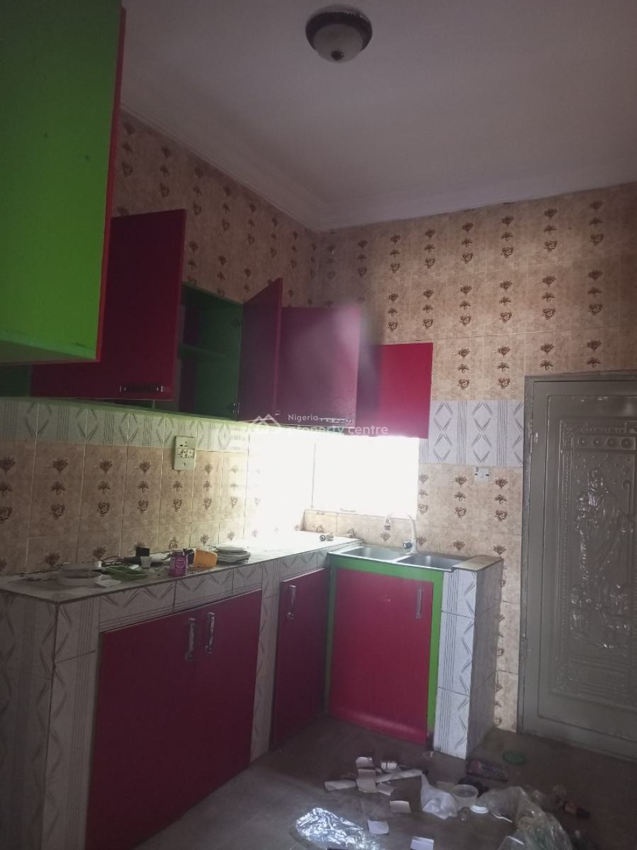 Clean 2 Bedroom, Bucknor Estate, Isolo, Lagos, Flat / Apartment for Rent