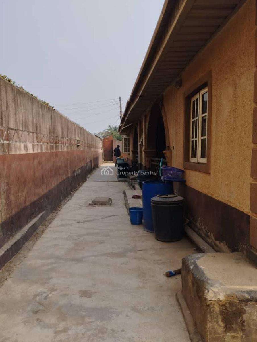 3 Bedrooms Bungalow, Ipakodo Off Ebute Road, Ikorodu, Lagos, Detached Bungalow for Sale