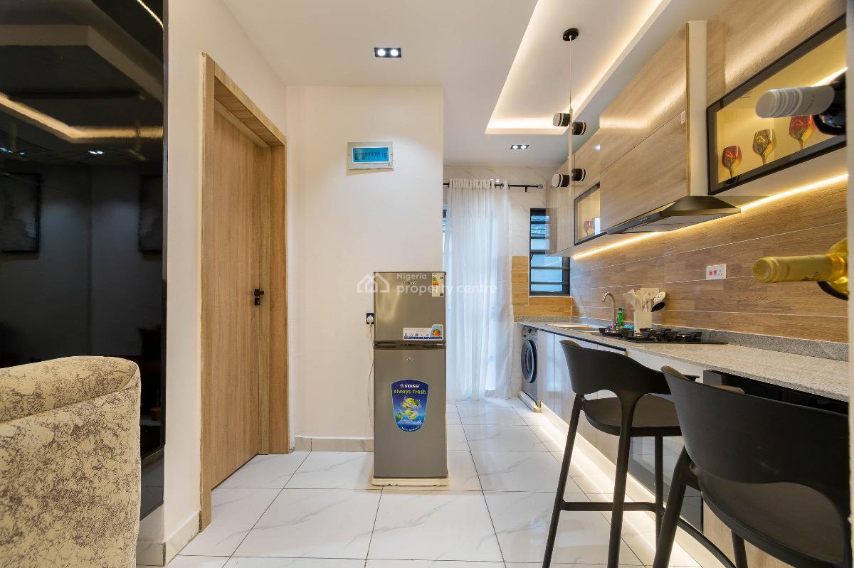 Luxury 1 Bedroom with Ps 5 and Ceiling Mirror, Ologolo, Lekki, Lagos, Flat / Apartment Short Let