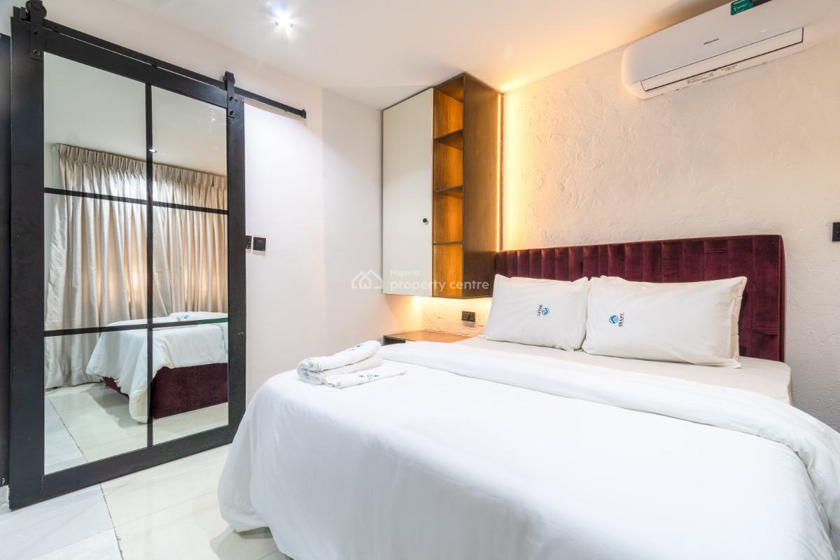 Tranquil Tavern Studio Apartment, Chief Collins Uchidiuno Street, Lekki Phase 1, Lekki, Lagos, Flat / Apartment Short Let