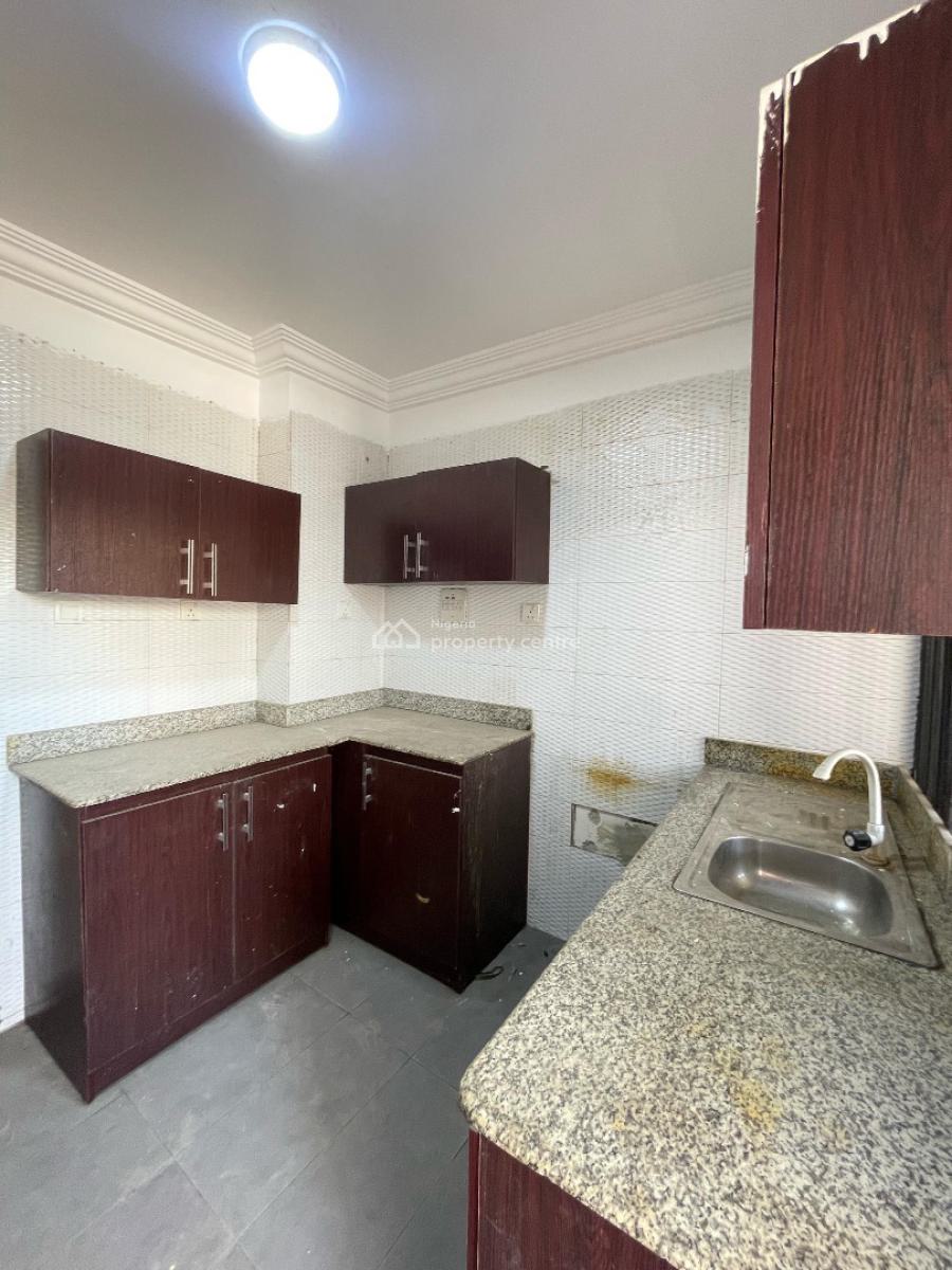 Spacious 3 Bedrooms Flats / Renovated, Ologolo, Lekki, Lagos, Flat / Apartment for Rent