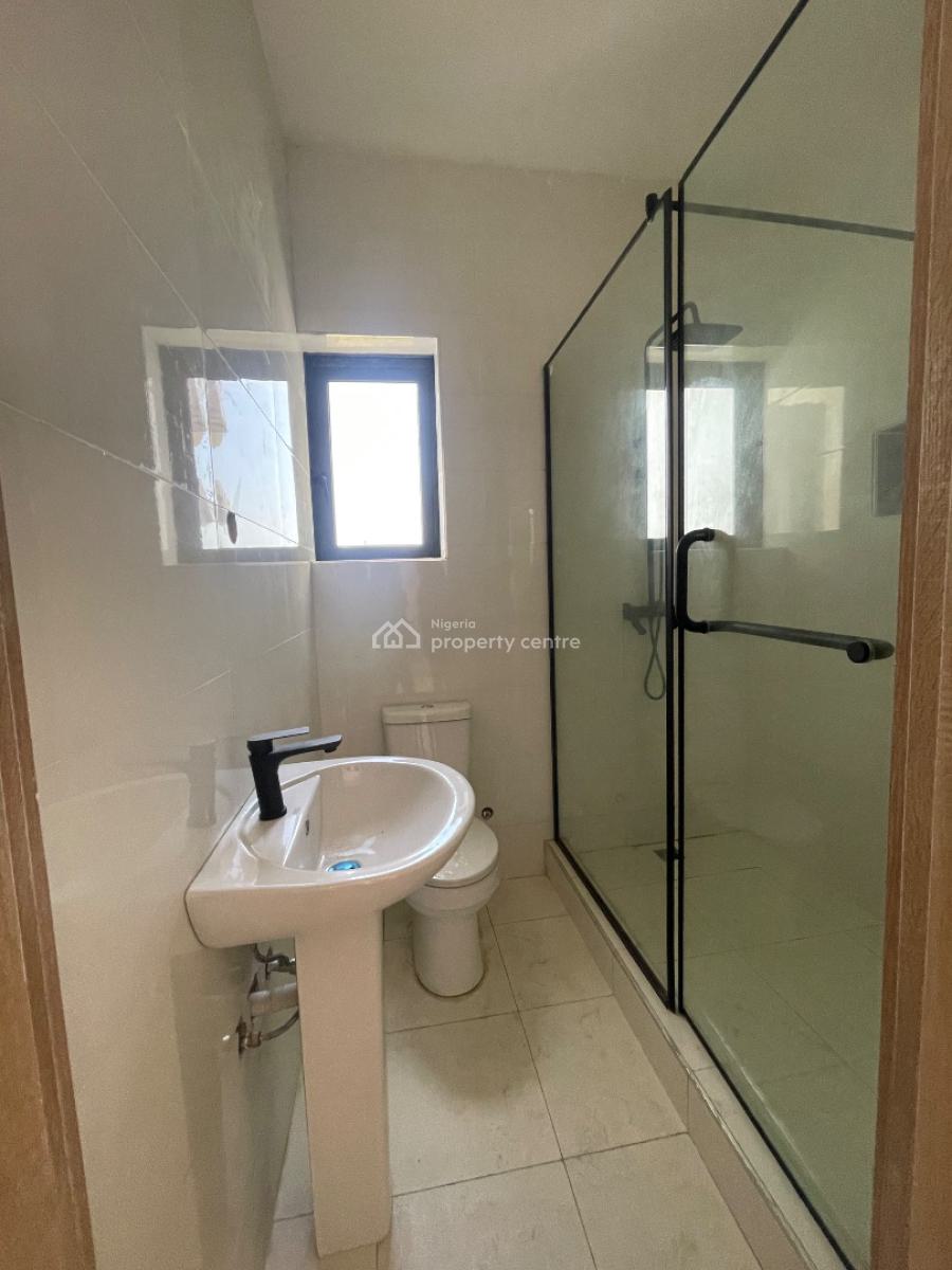 Neatly Built 2 Bedrooms Apartment, Lekki Phase 1, Lekki, Lagos, Flat / Apartment for Sale