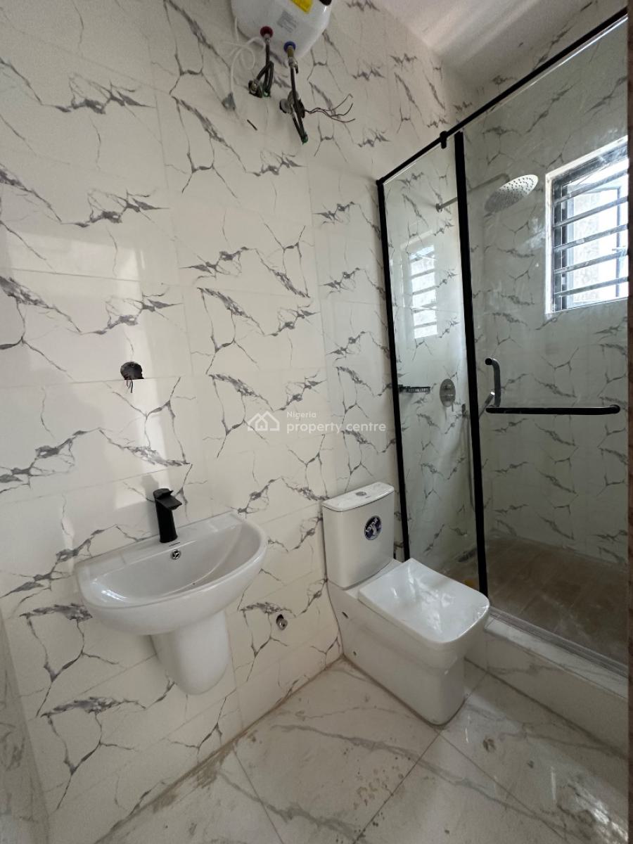 Luxuriously Built 3 Bedroom Apartment, Lekki Phase 1, Lekki, Lagos, Flat / Apartment for Sale