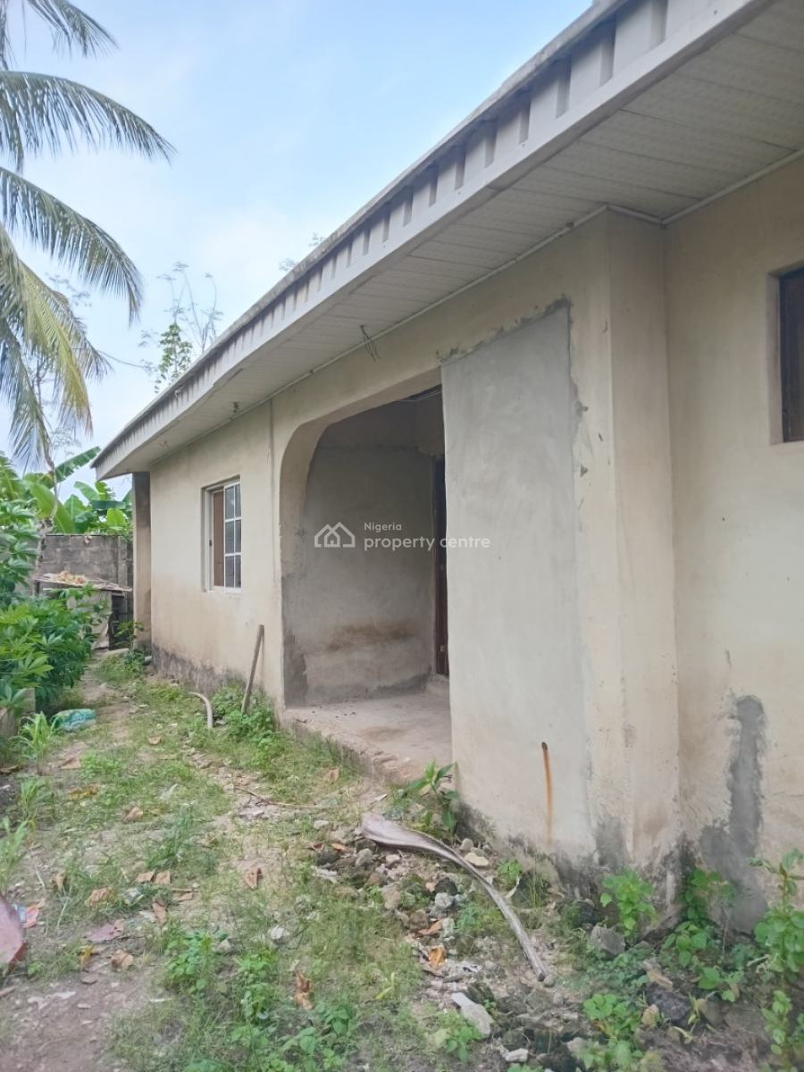 3 Bedroom Bungalow with Bq, Maternity Off Bayeku Road, Igbogbo, Ikorodu, Lagos, Detached Bungalow for Sale