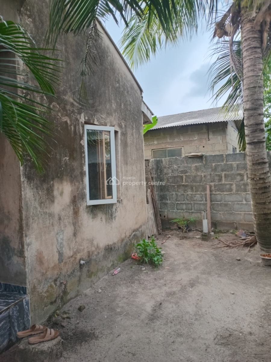 3 Bedroom Bungalow with Bq, Maternity Off Bayeku Road, Igbogbo, Ikorodu, Lagos, Detached Bungalow for Sale