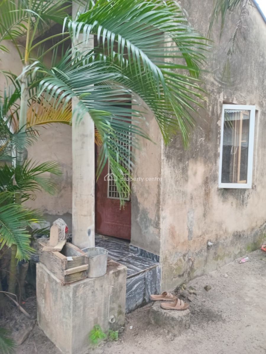 3 Bedroom Bungalow with Bq, Maternity Off Bayeku Road, Igbogbo, Ikorodu, Lagos, Detached Bungalow for Sale