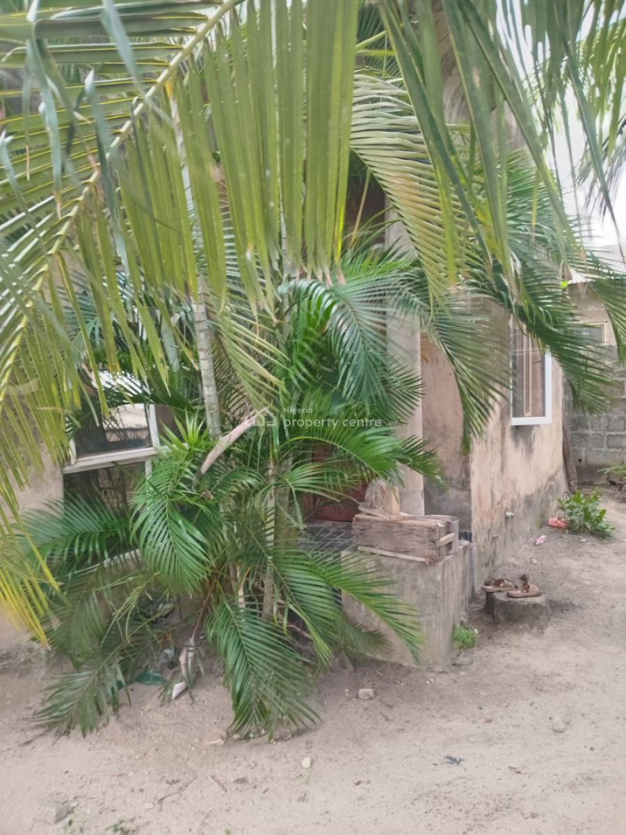3 Bedroom Bungalow with Bq, Maternity Off Bayeku Road, Igbogbo, Ikorodu, Lagos, Detached Bungalow for Sale