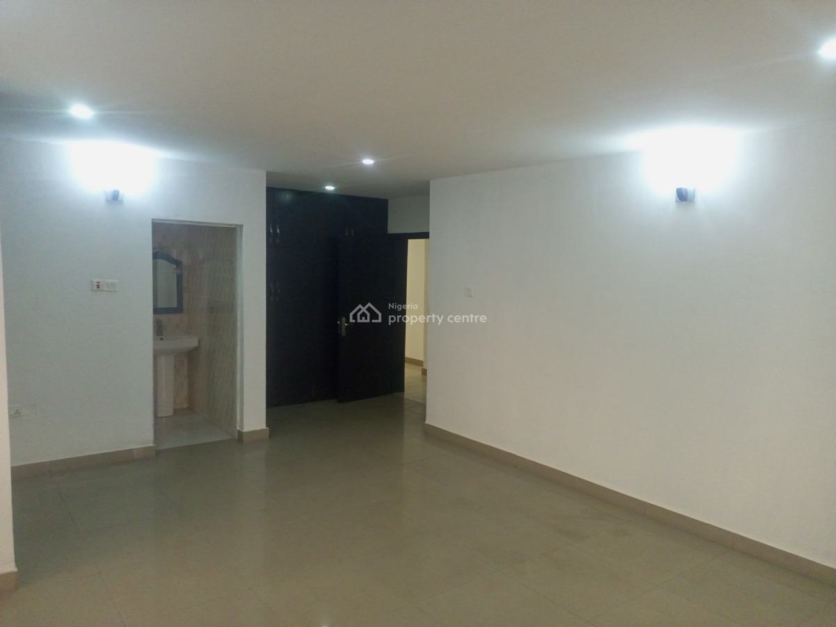 Spacious and Well Renovated 3 Bedroom, Mabushi District By Mobil Filling Station, Mabushi, Abuja, Flat / Apartment for Rent