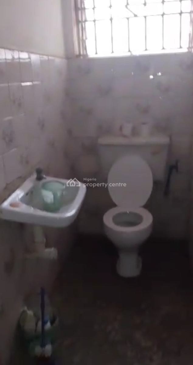 Neat, Spacious and Structurally Sound 5 Bedrooms Detached House + Bq, Oluyole Estate, Ibadan, Oyo, Detached Duplex for Rent