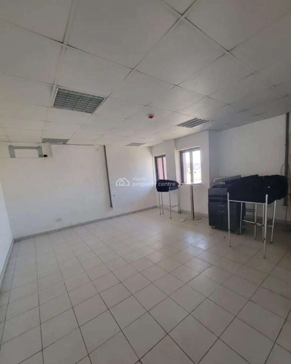 Well Maintained Office Space (465 Sqm), Victoria Island (vi), Lagos, Office Space for Rent