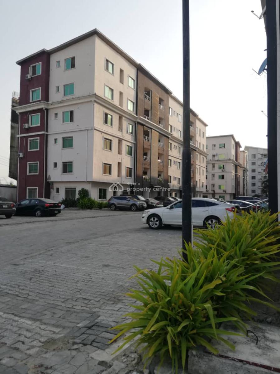 Well Maintained 3 Bedroom Flat, Kunsela Road, Chisco Bus Stop, Ikate, Lekki, Lagos, Flat / Apartment for Sale
