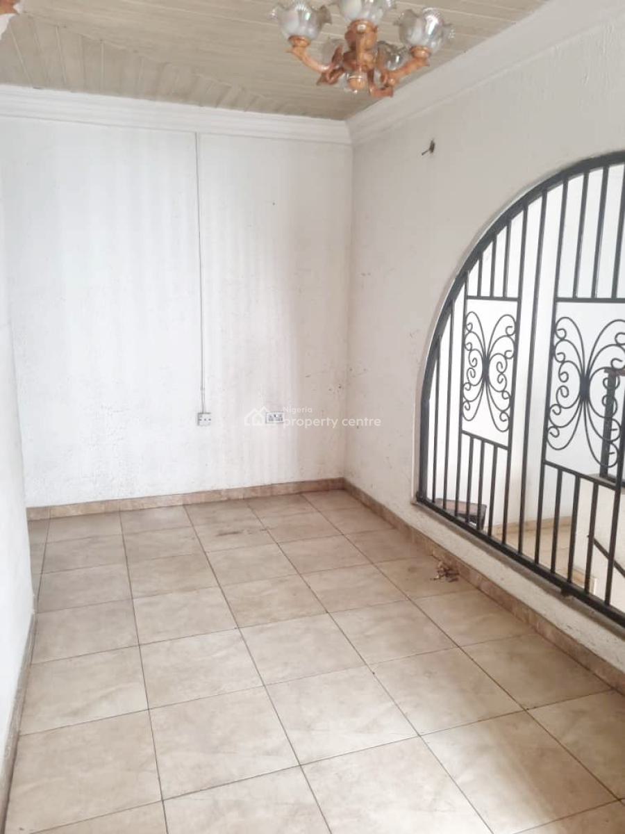 a Well Maintained Spacious 3 Bedroom Flat, Omole Phase 2, Ikeja, Lagos, Flat / Apartment for Rent