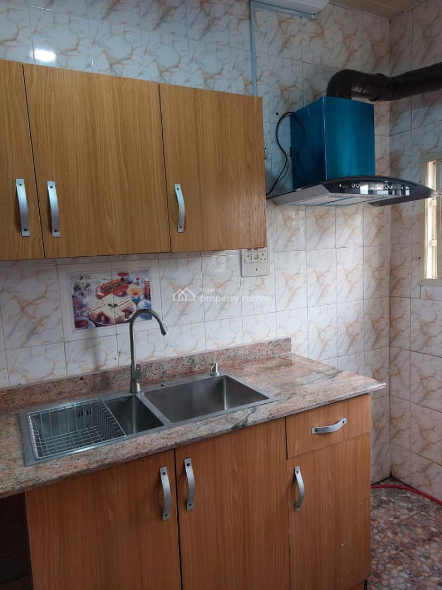 Well Maintained Serviced 2 Bedroom Flat, Off Fola Osibo Street, Lekki Phase 1, Lekki, Lagos, Flat / Apartment for Rent