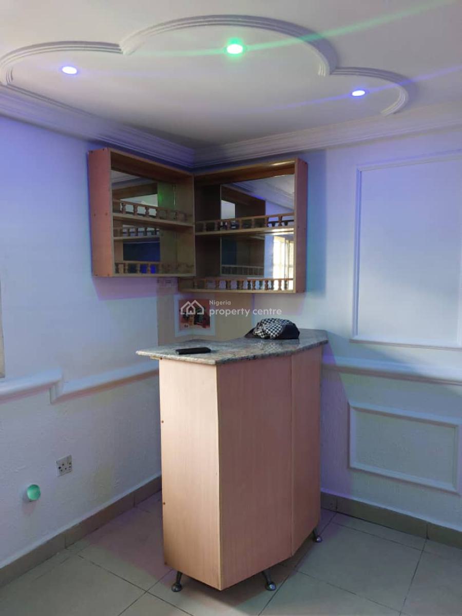 Well Maintained Serviced 2 Bedroom Flat, Off Fola Osibo Street, Lekki Phase 1, Lekki, Lagos, Flat / Apartment for Rent