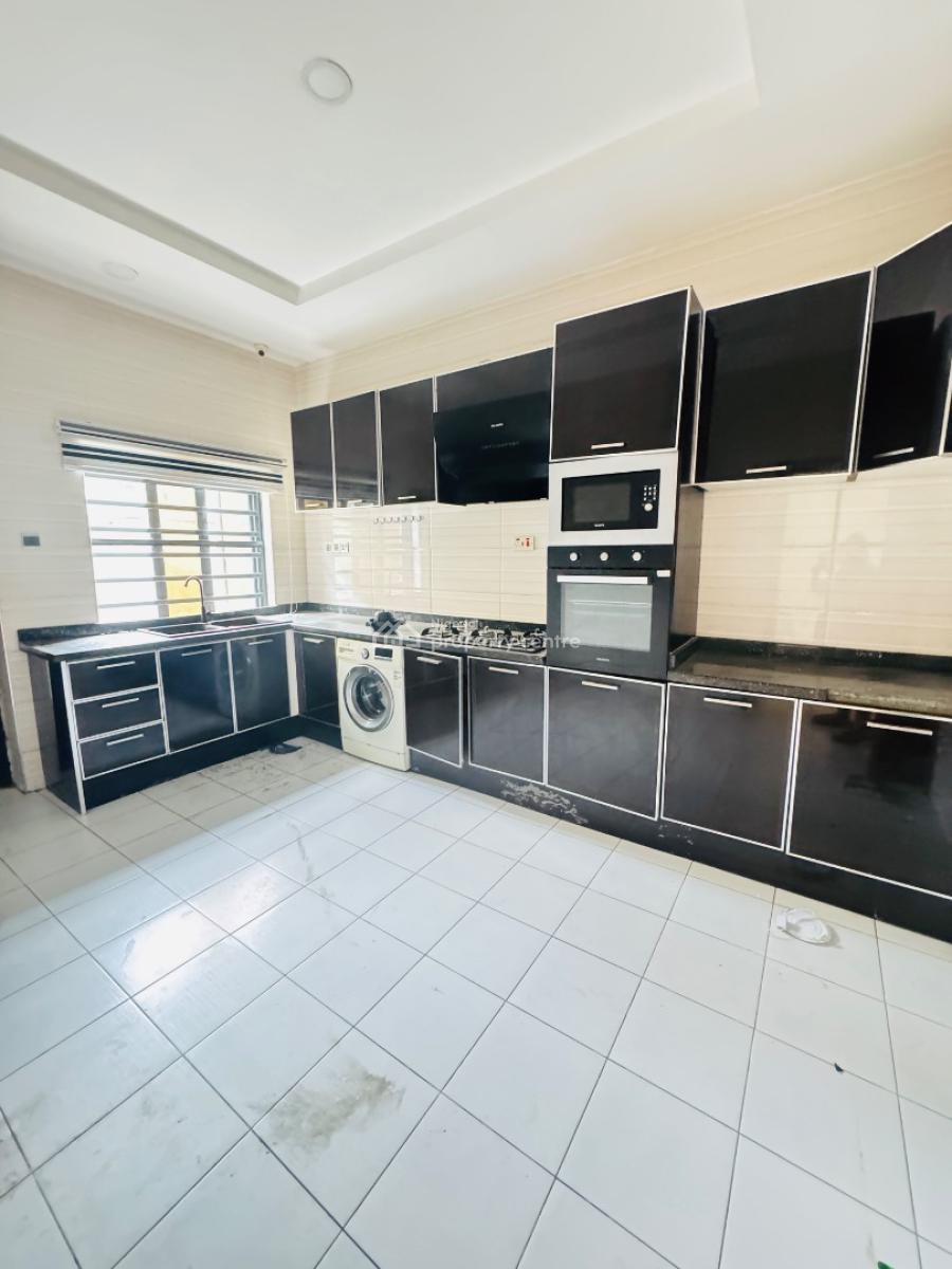 Well Spacious Four Bedroom Terrace House with Bq, Lekki Phase 1, Lekki, Lagos, Flat / Apartment for Rent