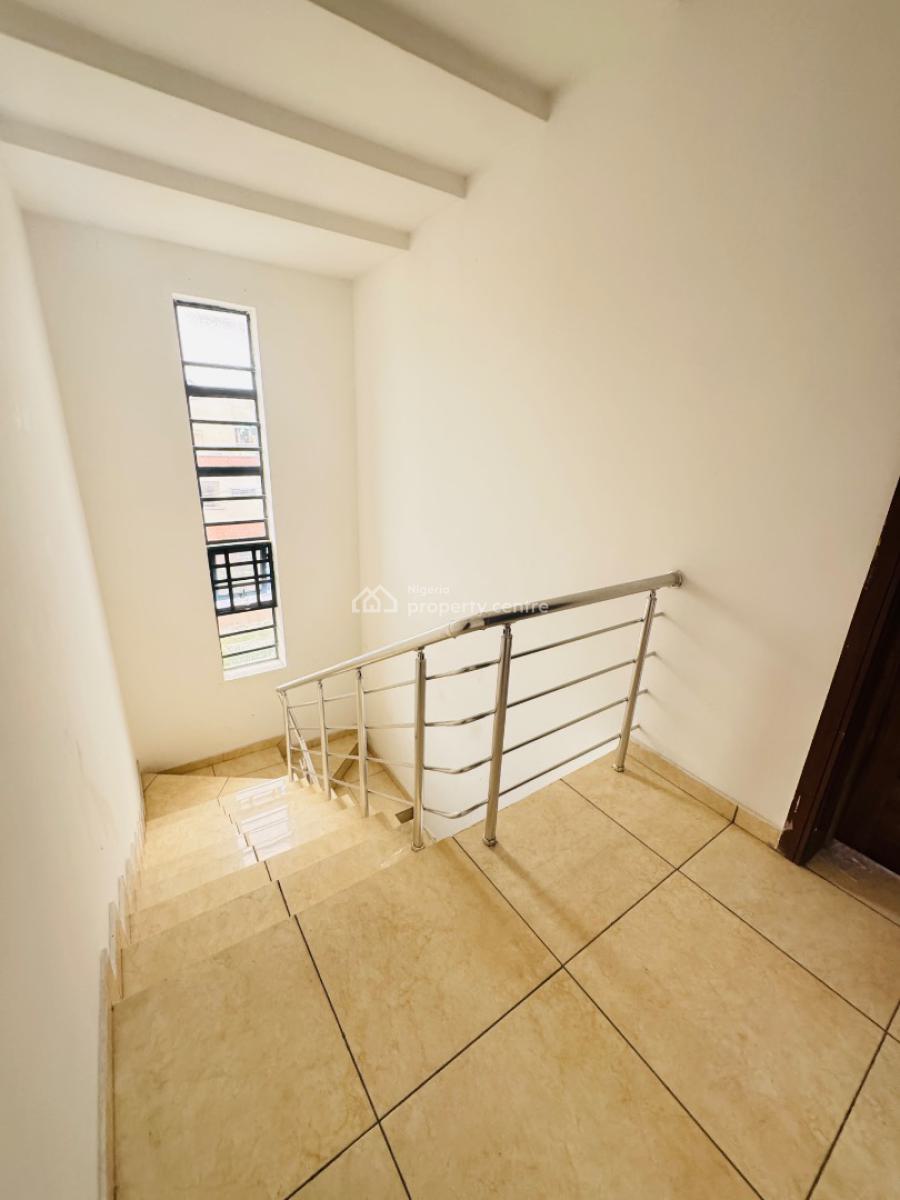 Well Spacious Four Bedroom Terrace House with Bq, Lekki Phase 1, Lekki, Lagos, Flat / Apartment for Rent