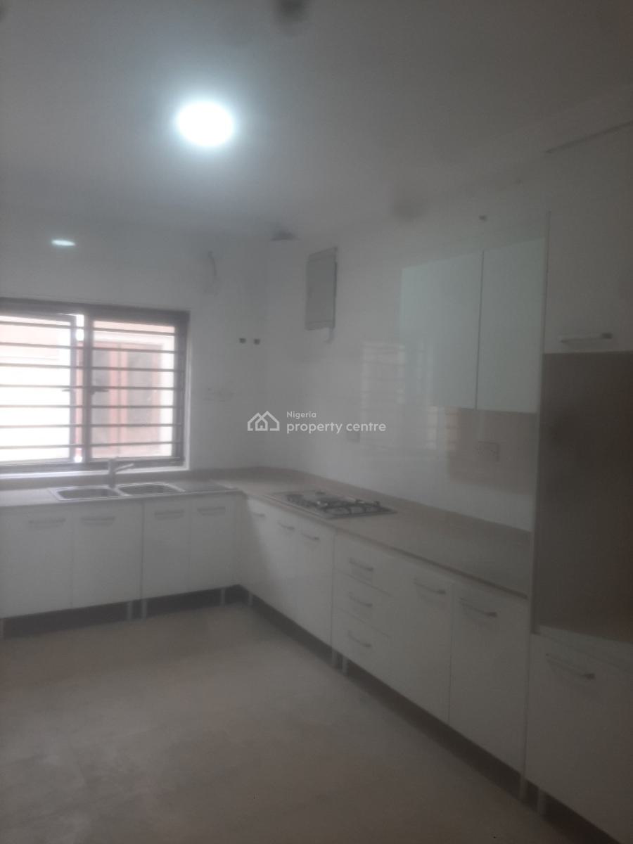 Self-service 3 Bedrooms En-suite Well Renovated Flat with Fitted Kitchen, Lekki Phase 1, Lekki, Lagos, Flat / Apartment for Rent