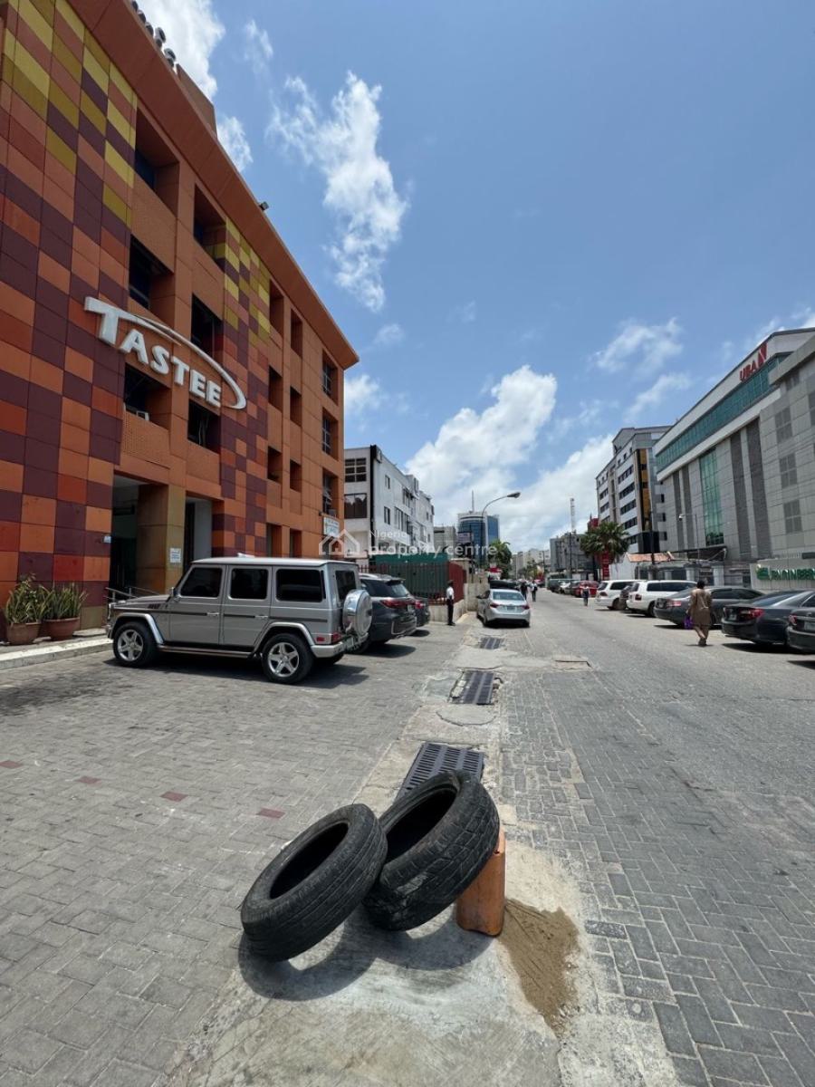 a Spacious Commercial Space Facing a Busy Road, Victoria Island (vi), Lagos, Plaza / Complex / Mall for Rent