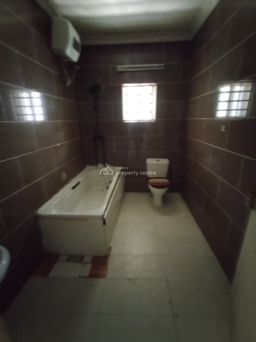 3 Bedroom Flat Upstairs, Petrocam Filling Station Area, Lekki Right Side, Lekki Phase 1, Lekki, Lagos, Flat / Apartment for Rent