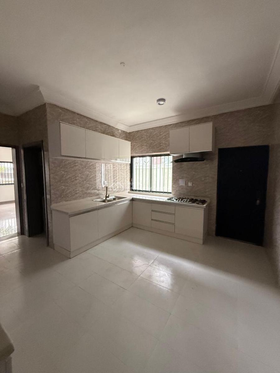 Massive 4 Bedroom Flat with Bq, Lekki Phase 1, Lekki, Lagos, Flat / Apartment for Rent