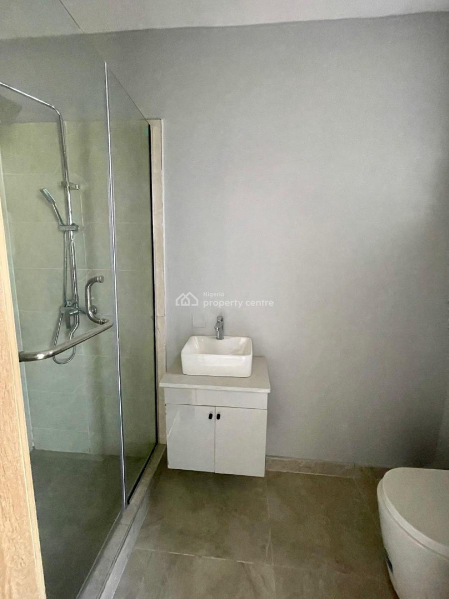 Large 3 Bedroom Apartment with Bq, Laundry Room and Masters Bedroom Lounge, Lekki Phase 1, Lekki, Lagos, Flat / Apartment for Sale