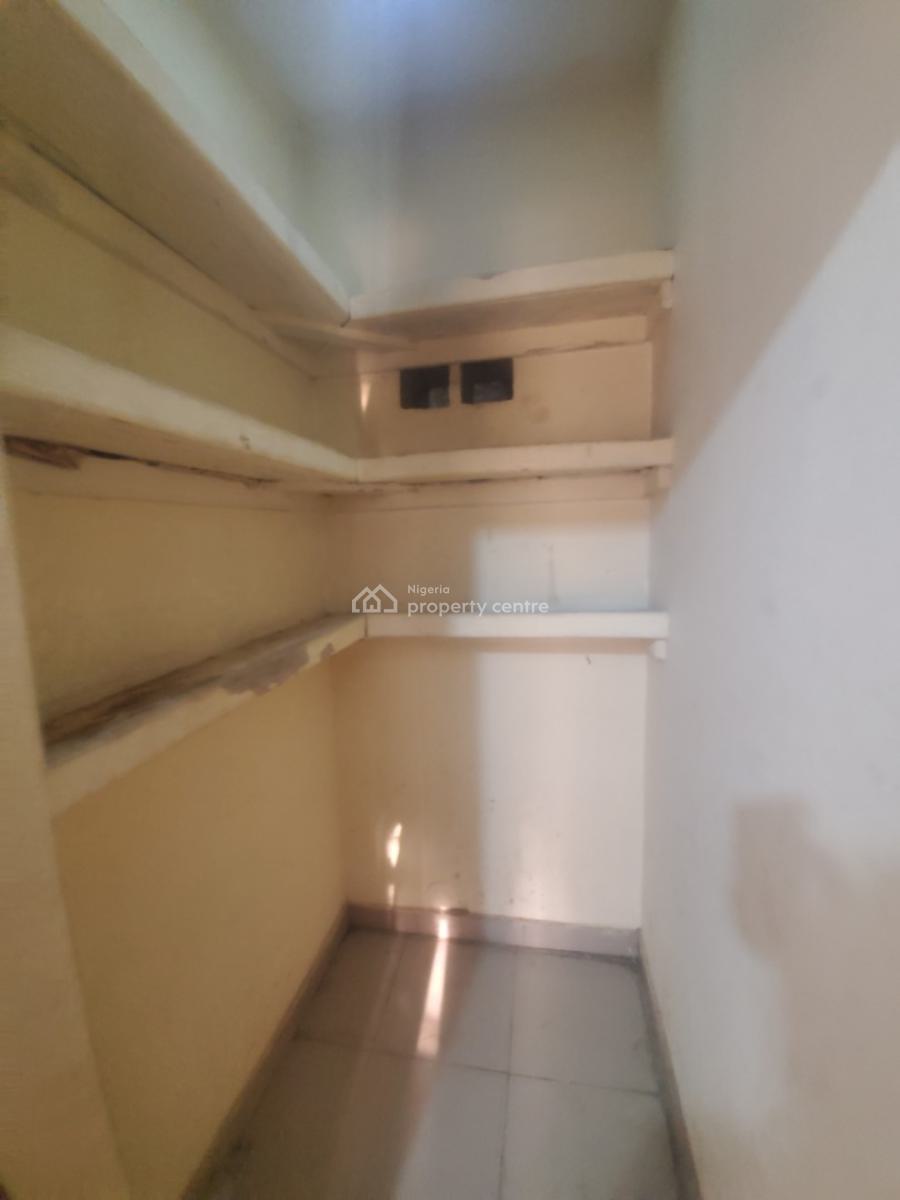 Massive 3 Bedroom Flat  on 1st Floor, By Zenith Bank, Garki, Abuja, Flat / Apartment for Rent