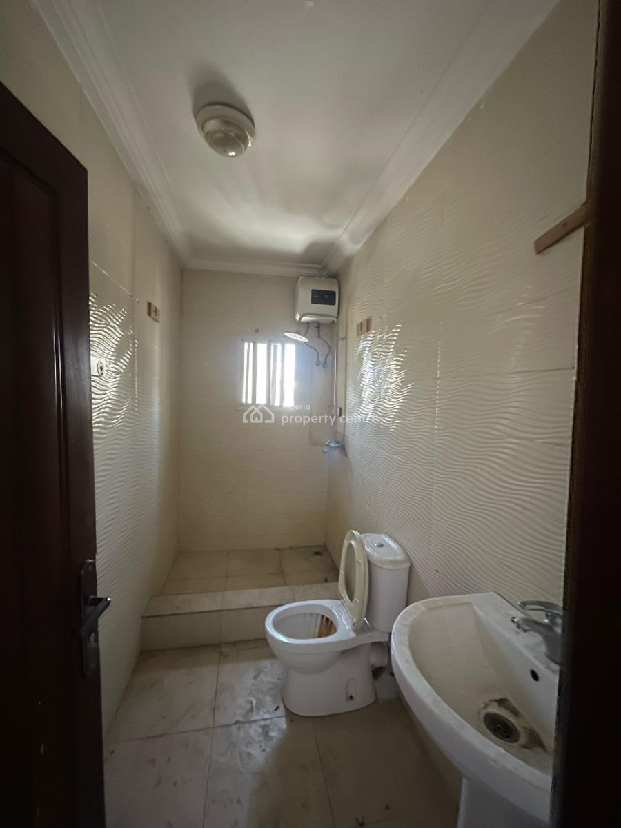 Spacious 3 Bedroom Flat, Ologolo, Lekki, Lagos, Flat / Apartment for Rent
