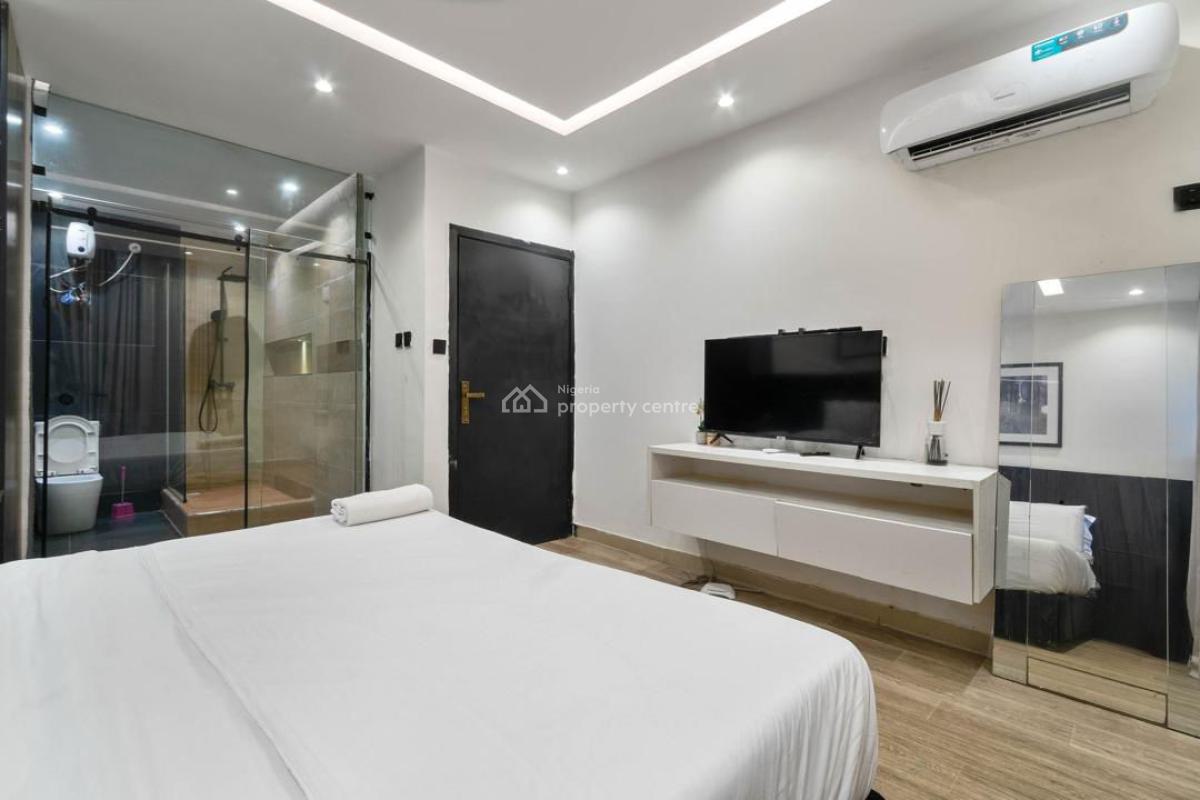 Luxury 2 Bedrooms Waterfront Apartment with Swimming Pool and Snooker, Llf, Lekki Phase 1, Lekki, Lagos, Flat / Apartment Short Let
