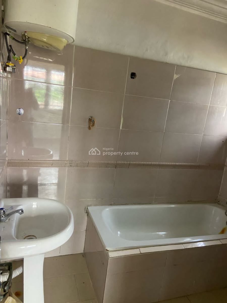 Four Bedroom Flat, Mobil Road, Ilaje, Ajah, Lagos, Flat / Apartment for Rent