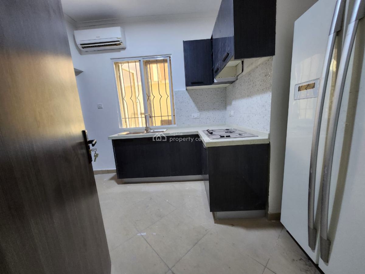 Spacious 3bedroom Flat with a Room Bq with 24hrs Light, Lekki Phase 1, Lekki, Lagos, Flat / Apartment for Rent