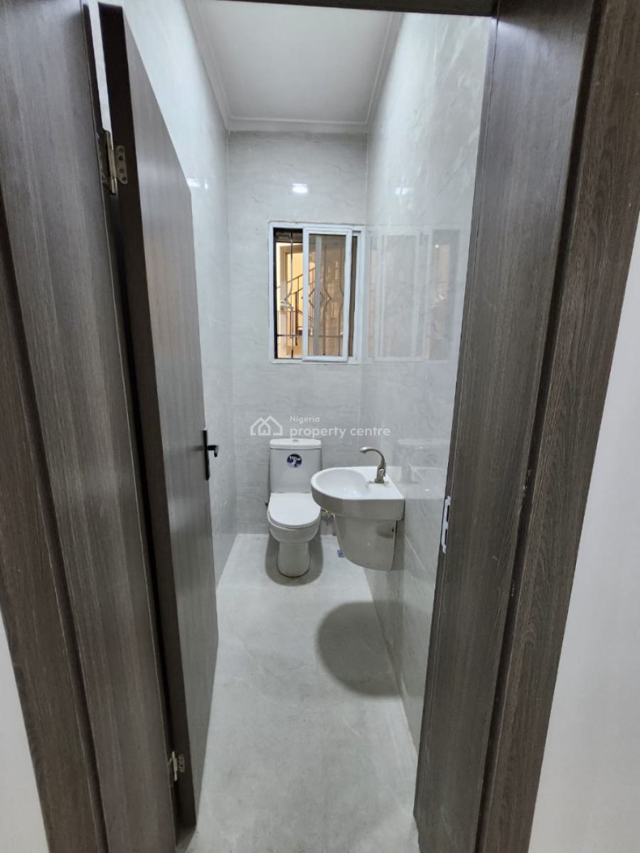 Spacious 3bedroom Flat with a Room Bq with 24hrs Light, Lekki Phase 1, Lekki, Lagos, Flat / Apartment for Rent