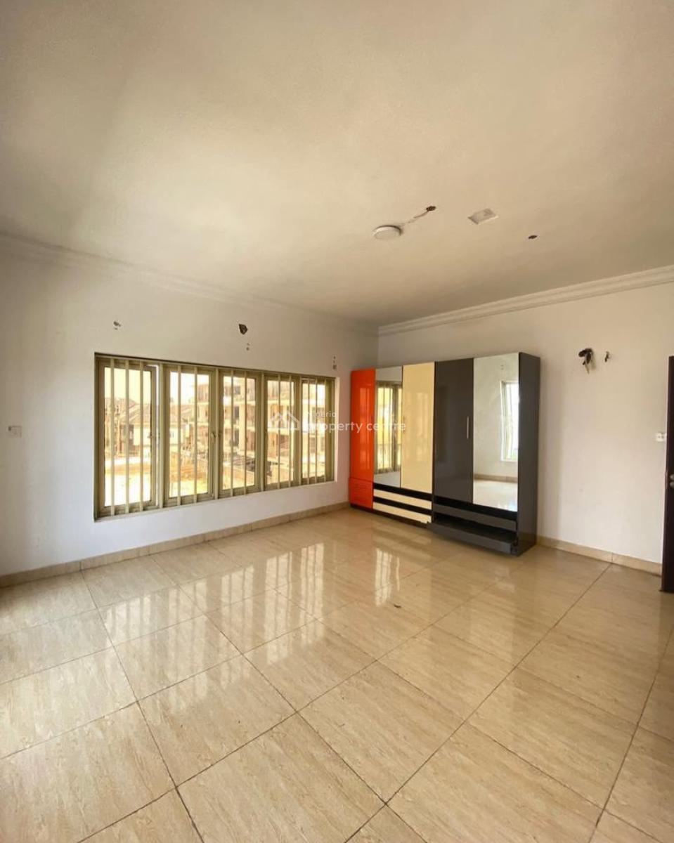 Lovely Property, Lekki Phase 1, Lekki, Lagos, Flat / Apartment for Sale