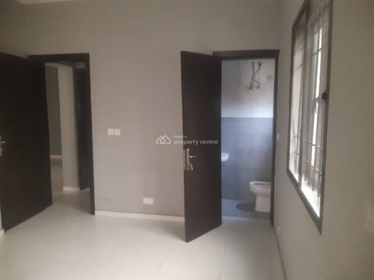 Neatly Used 2 Bedroom Flat on Ground, Whitesand School Area, Lekki Right,, Lekki Phase 1, Lekki, Lagos, Flat / Apartment for Rent