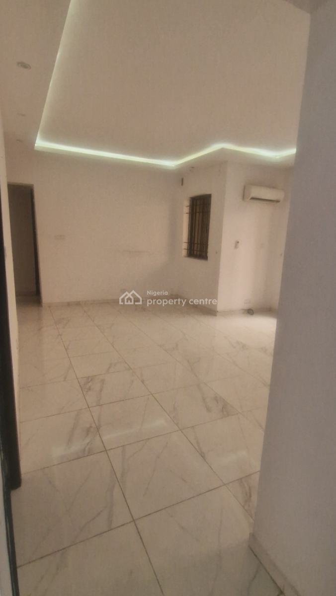 Neatly Used 2 Bedroom Flat on Ground, Whitesand School Area, Lekki Right,, Lekki Phase 1, Lekki, Lagos, Flat / Apartment for Rent